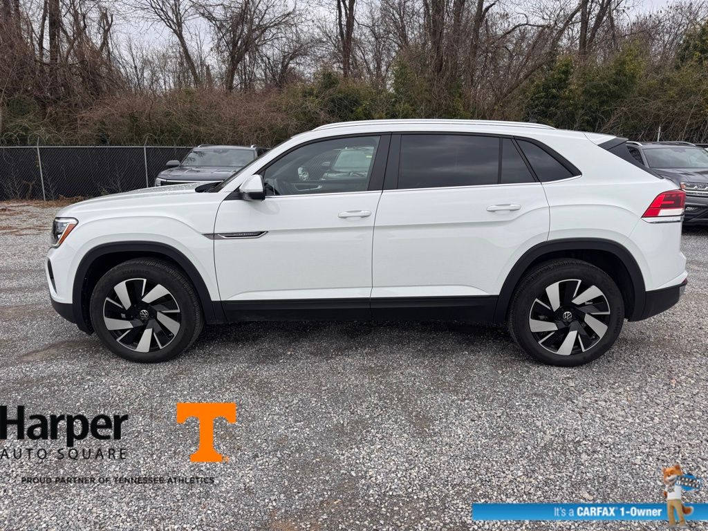2025 Volkswagen Atlas Cross Sport SE Technology photo 2