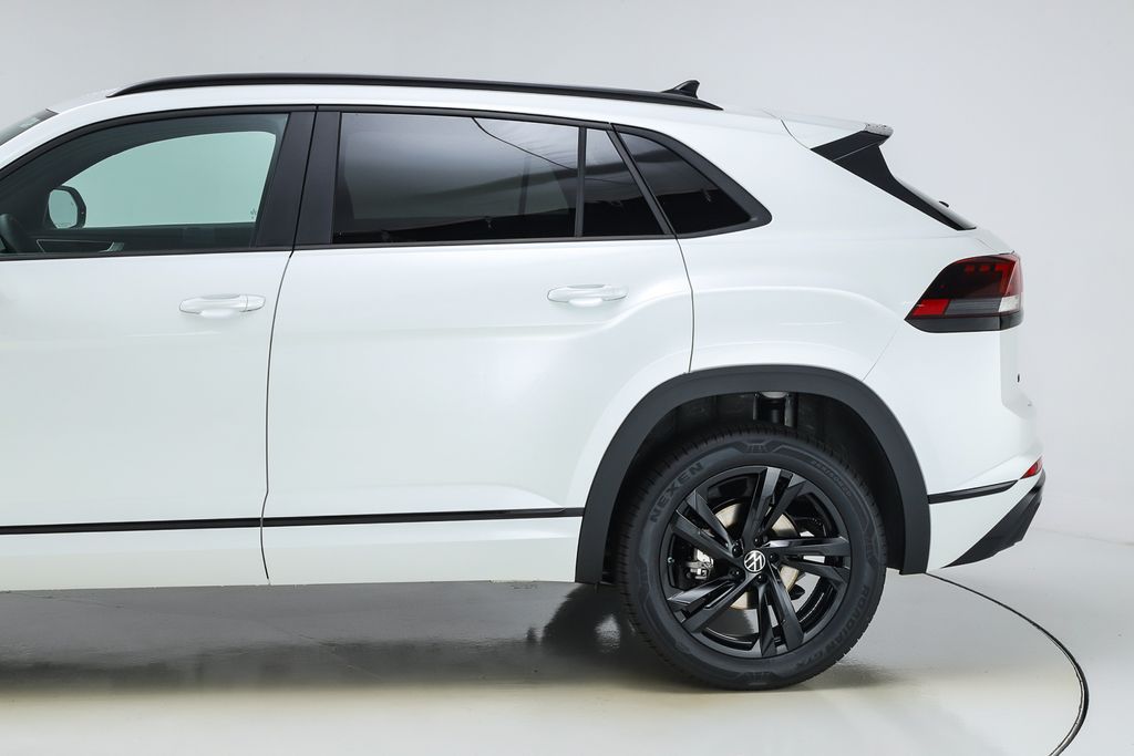2026 Volkswagen Atlas Cross Sport SEL R-Line photo 4