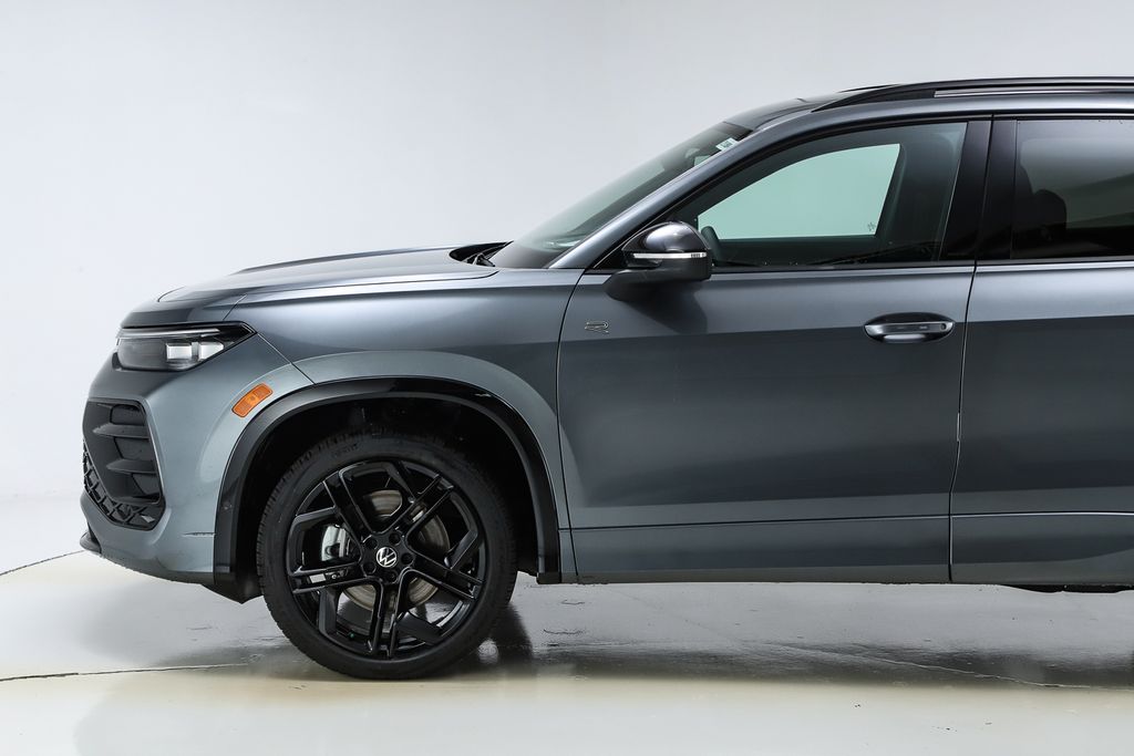 2026 Volkswagen Tiguan SE R-Line Black photo 3