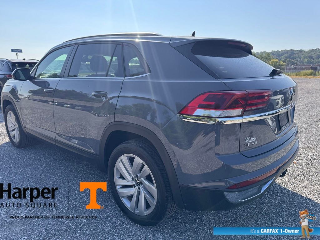 2022 Volkswagen Atlas Cross Sport V6 SE Technology photo 3