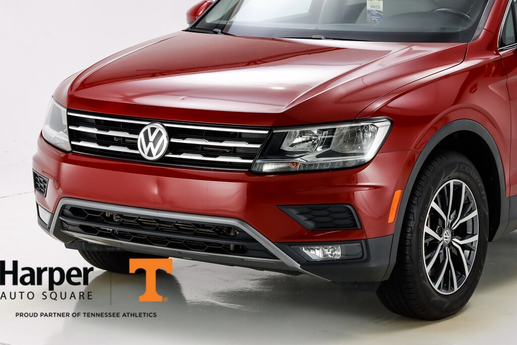 Used 2018 Volkswagen Tiguan SE with VIN 3VV3B7AX3JM038656 for sale in Knoxville, TN