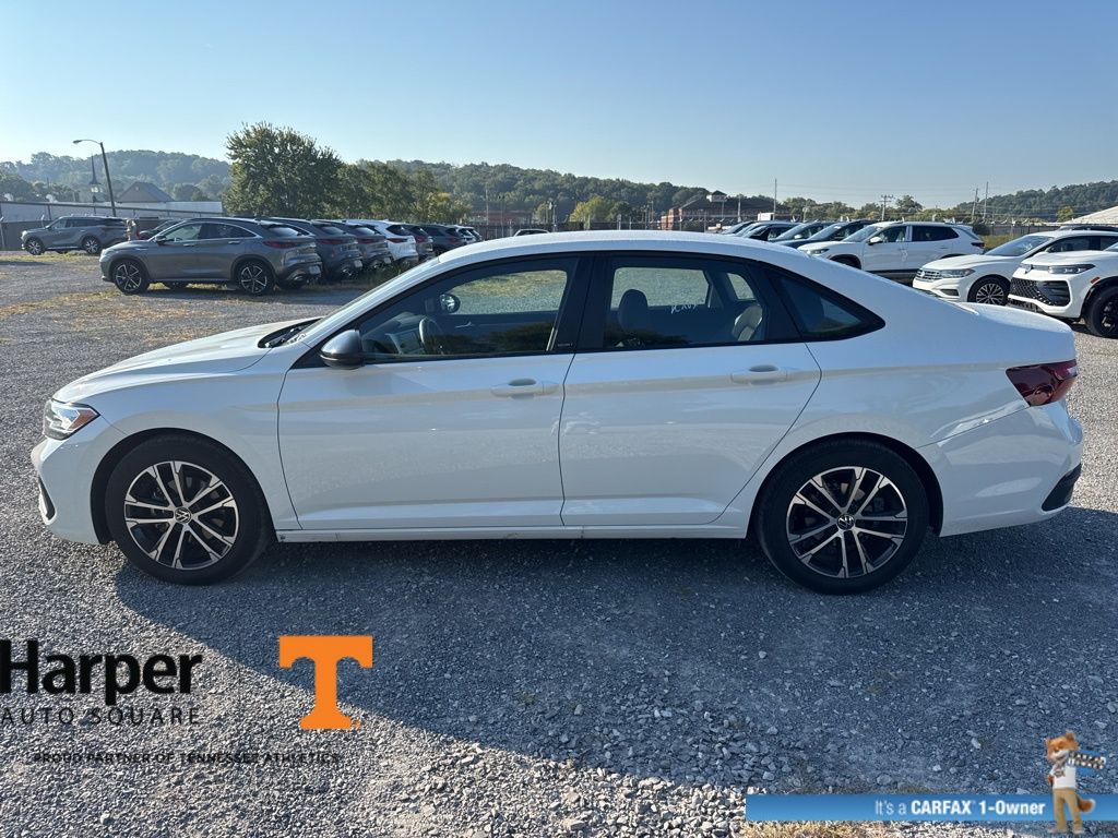 2024 Volkswagen Jetta 1.5T Sport photo 2