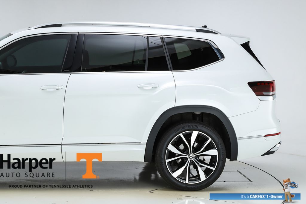 2025 Volkswagen Atlas SEL Premium R-Line photo 3