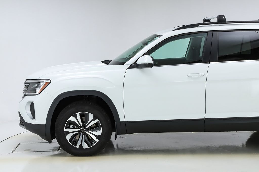 2025 Volkswagen Atlas SE photo 3