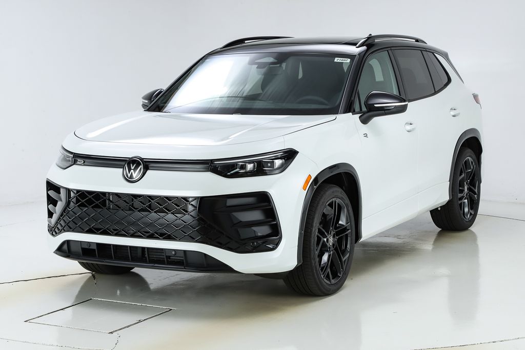2026 Volkswagen Tiguan 2.0T SE R-Line Black's photo
