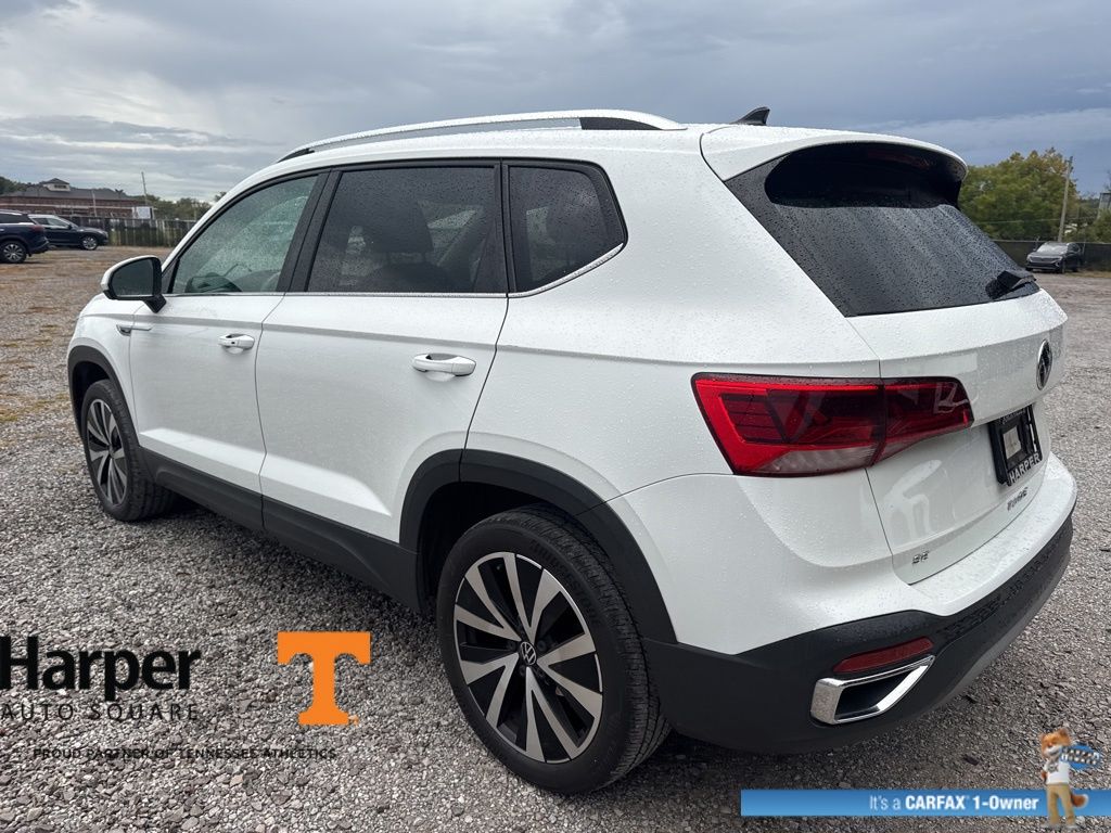 2023 Volkswagen Taos SE photo 2