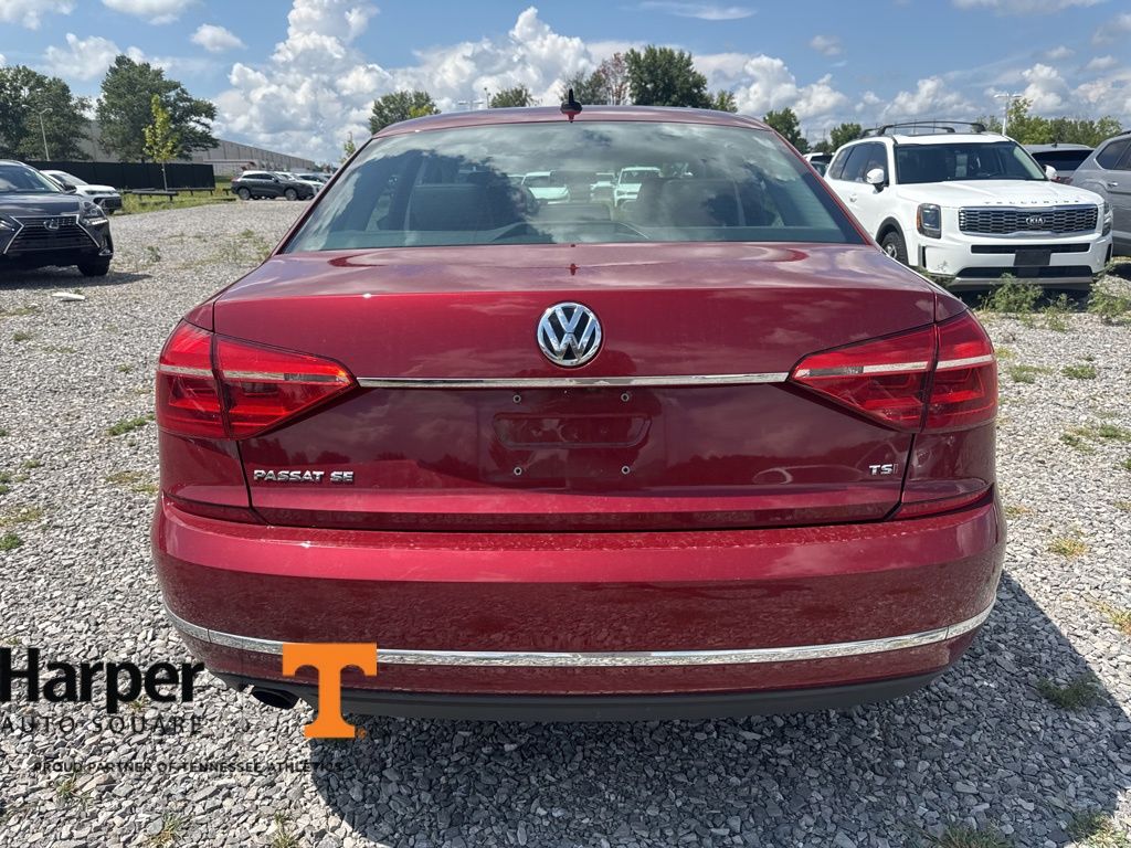 2016 Volkswagen Passat SE photo 4