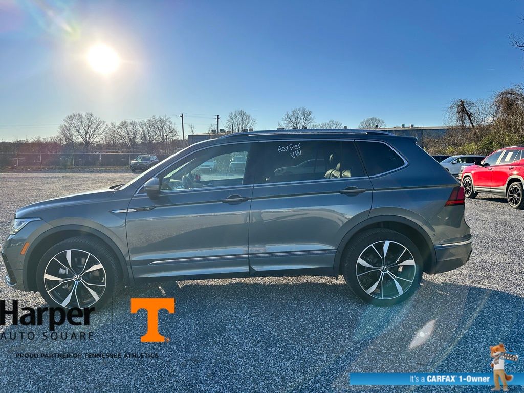 2023 Volkswagen Tiguan SEL R-Line Black photo 2