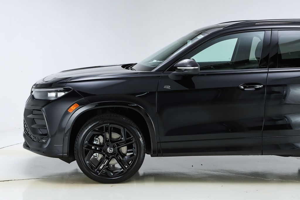 2026 Volkswagen Tiguan SE R-Line Black photo 3