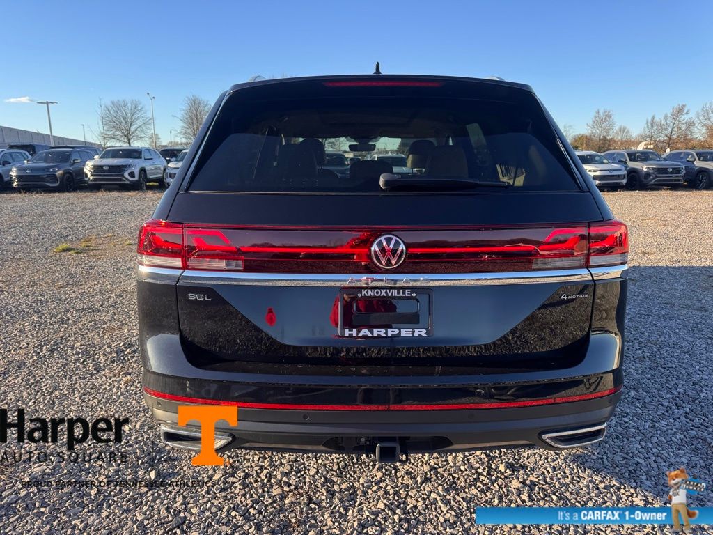 2024 Volkswagen Atlas SEL photo 3