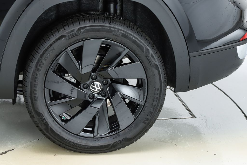 2026 Volkswagen Atlas Cross Sport SE w/Tech - Photo 6