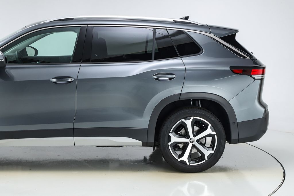 2025 Volkswagen Tiguan SE photo 4