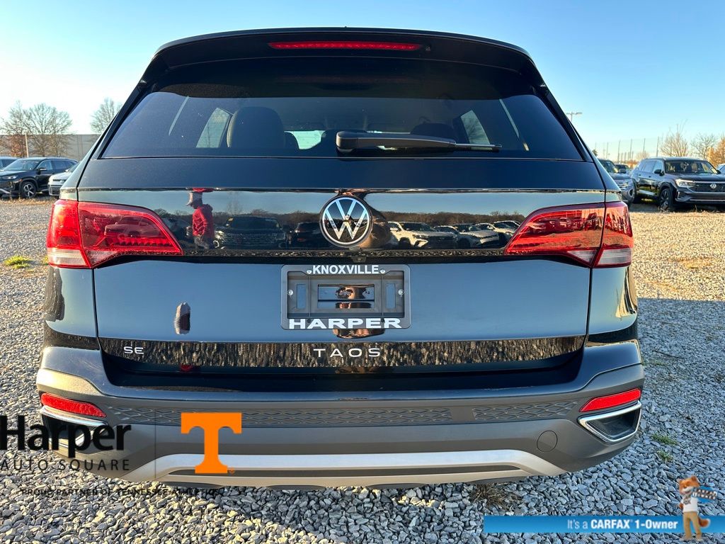 2024 Volkswagen Taos SE photo 3