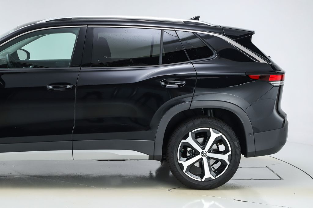 2025 Volkswagen Tiguan SE photo 3