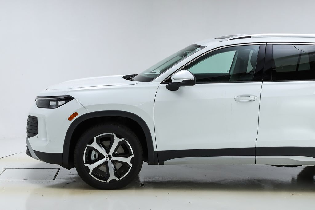 2026 Volkswagen Tiguan SE photo 2