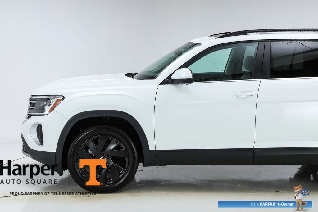2024 Volkswagen Atlas SE Technology photo 2