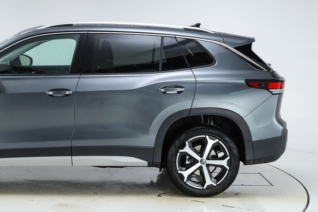 2026 Volkswagen Tiguan SE photo 4