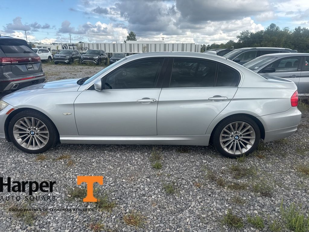 2011 Bmw 335i 3-Series photo 2