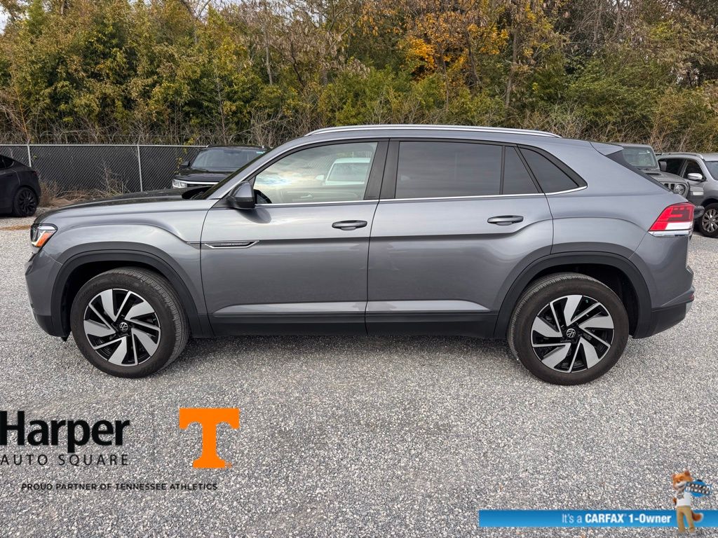 2022 Volkswagen Atlas Cross Sport SE photo 2