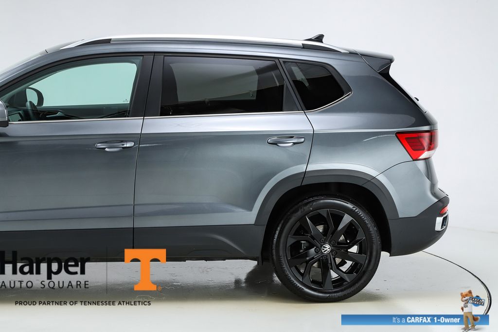 2022 Volkswagen Taos SE photo 3