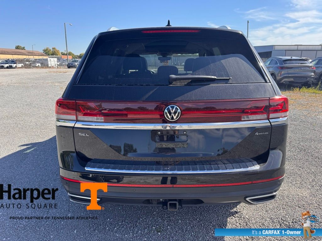 2024 Volkswagen Atlas SEL photo 4
