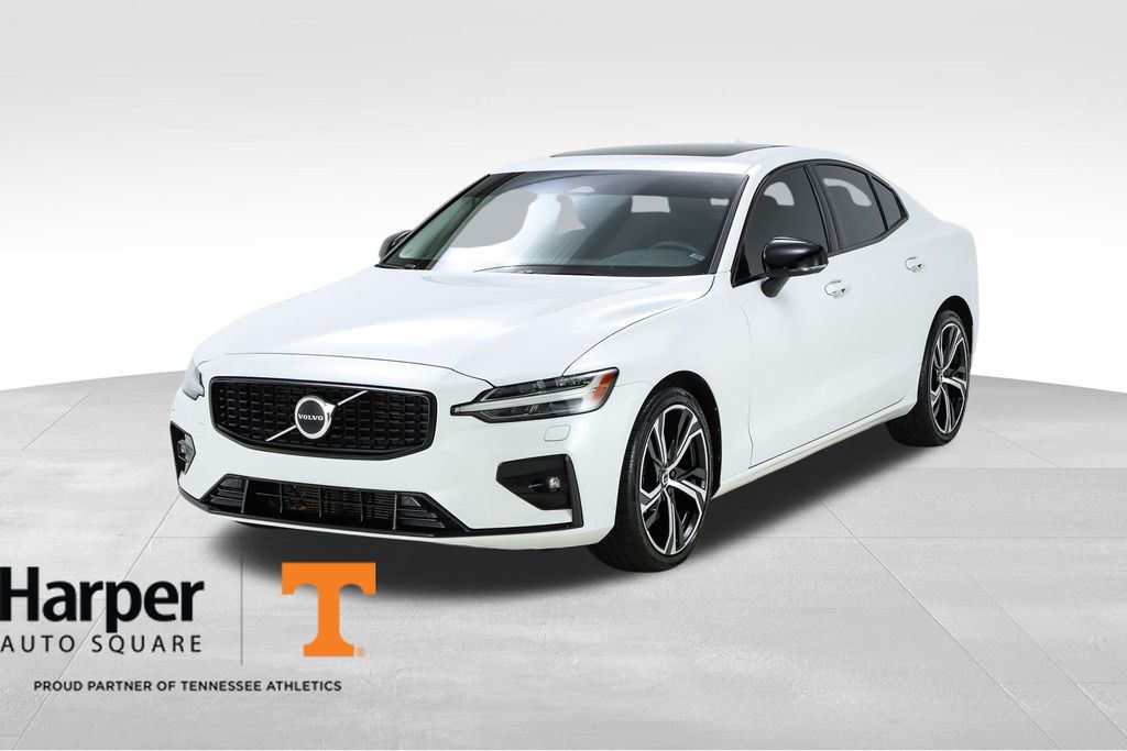 2023 Volvo S60 B5 Core Dark Theme FWD