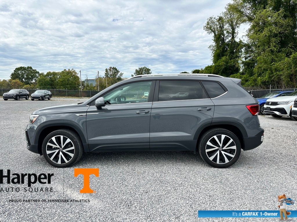 2023 Volkswagen Taos SE photo 2