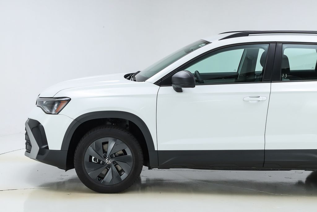 2025 Volkswagen Taos S photo 2