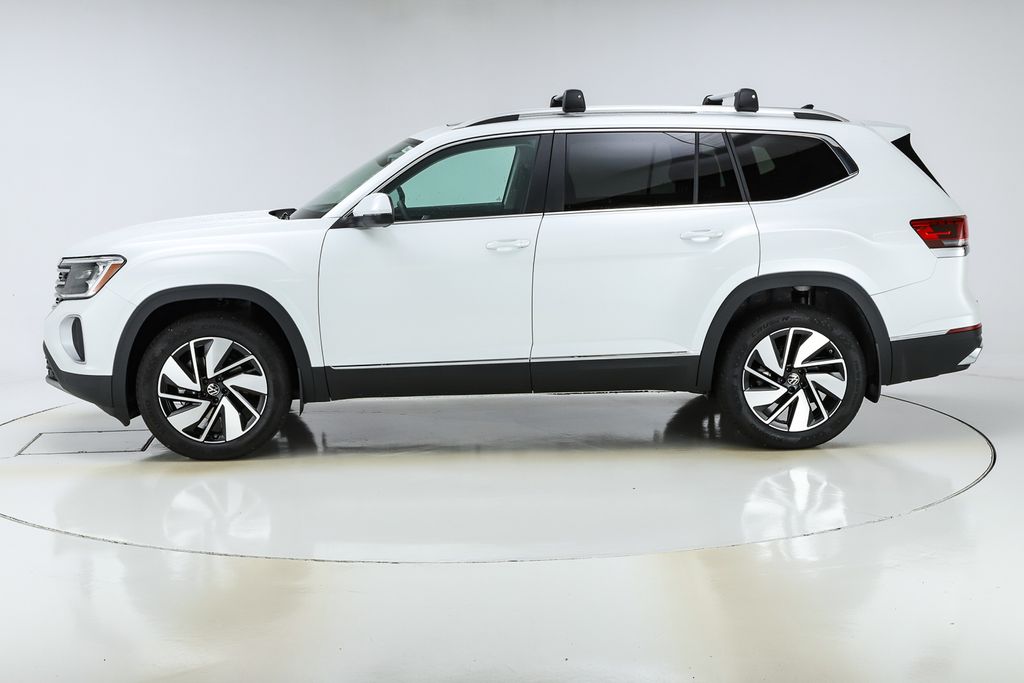 2025 Volkswagen Atlas SEL photo 2