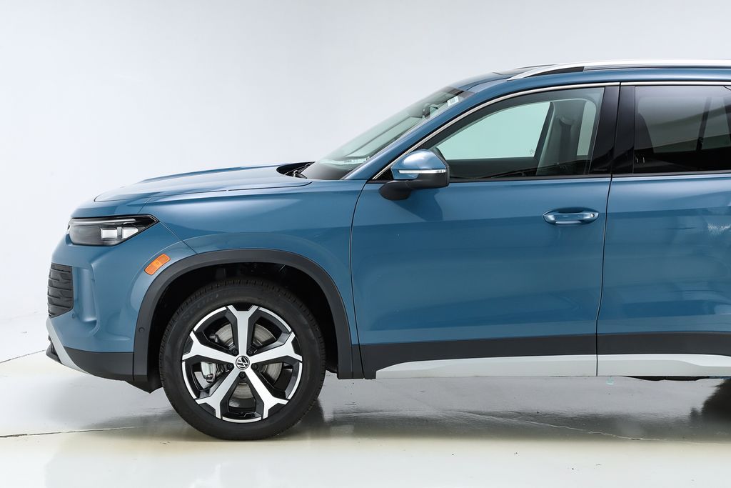 2026 Volkswagen Tiguan SE photo 2