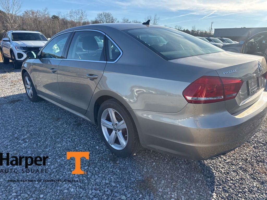 2015 Volkswagen Passat SE photo 3