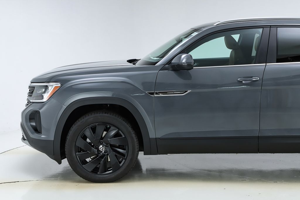 2026 Volkswagen Atlas Cross Sport SE Technology photo 3