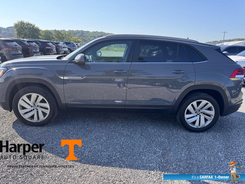2022 Volkswagen Atlas Cross Sport V6 SE Technology photo 2