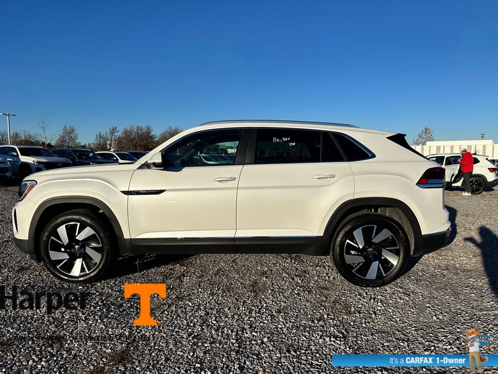 2024 Volkswagen Atlas Cross Sport SEL photo 2