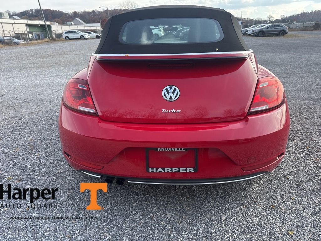 2018 Volkswagen Beetle SE photo 4