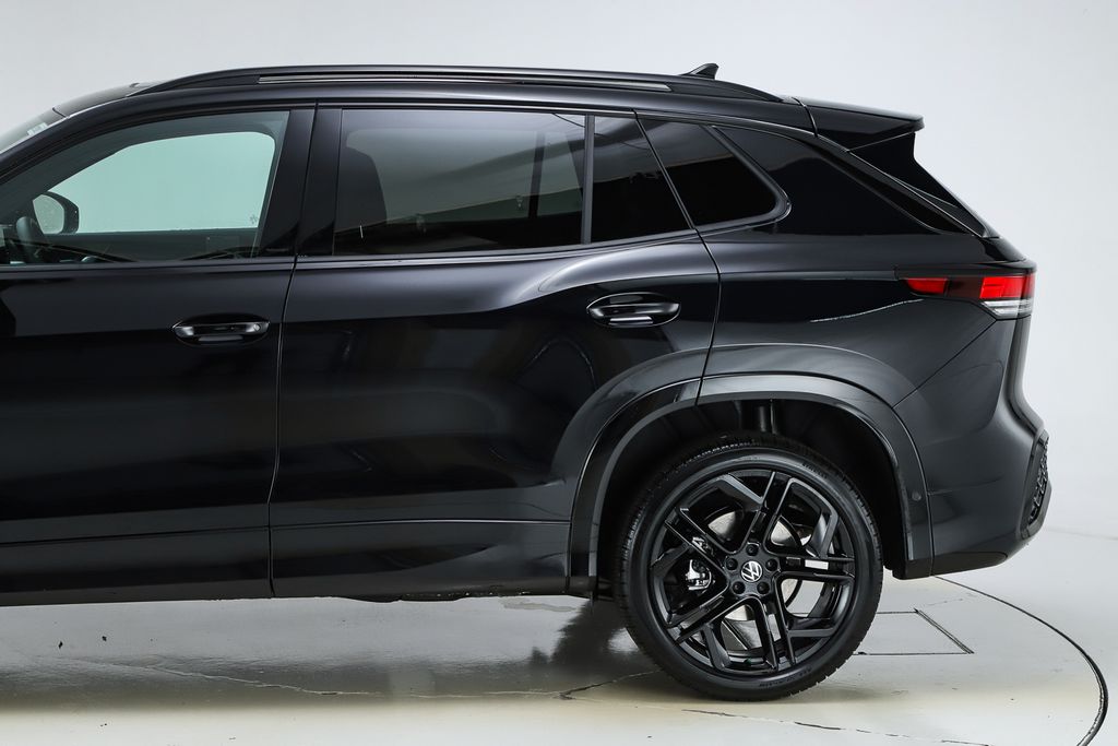 2026 Volkswagen Tiguan SE R-Line Black photo 4