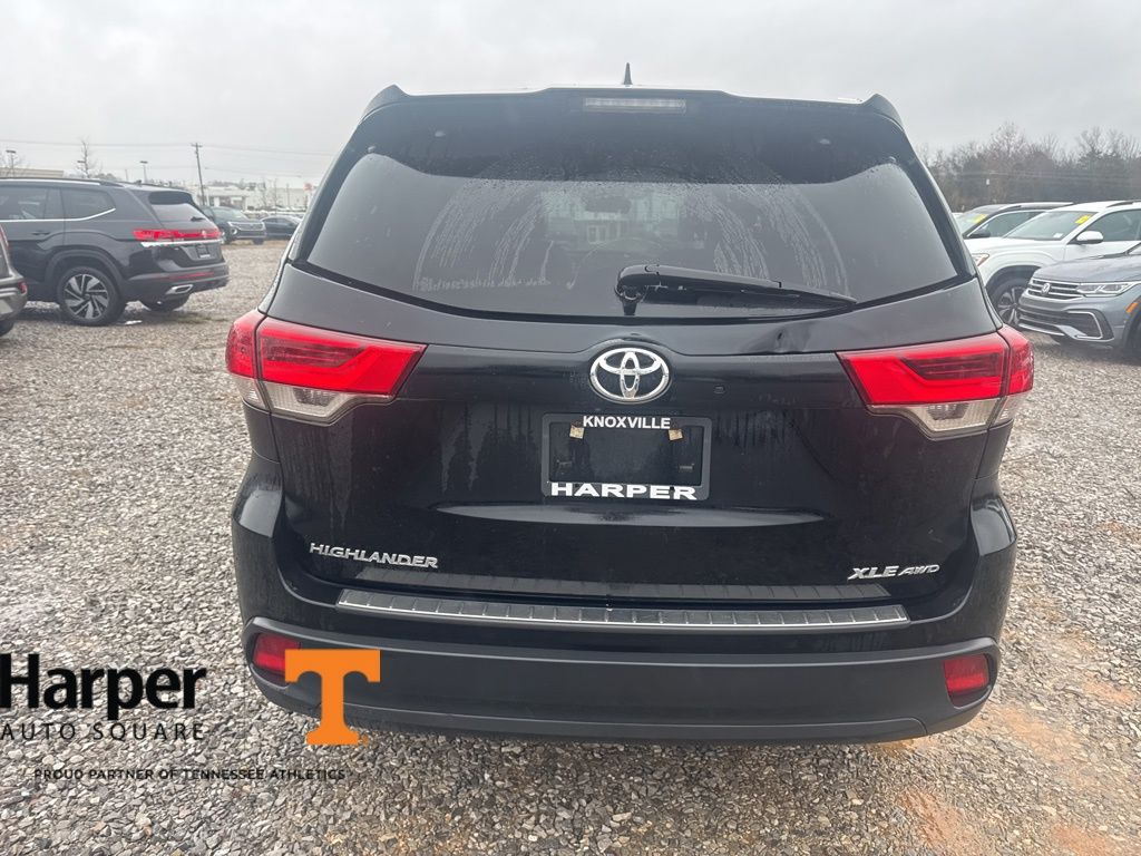 2019 Toyota Highlander XLE photo 2