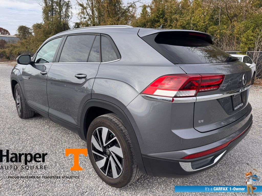 2022 Volkswagen Atlas Cross Sport SE photo 3
