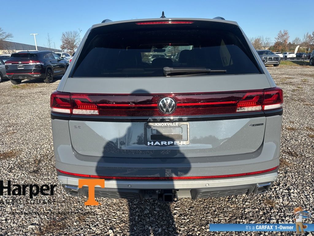 2024 Volkswagen Atlas Peak Edition SE Technology photo 4