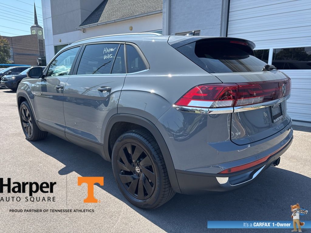 2024 Volkswagen Atlas Cross Sport SE Technology photo 3
