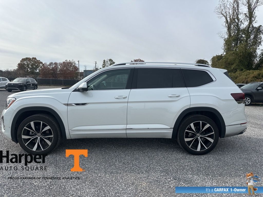 2024 Volkswagen Atlas SEL Premium R-Line photo 2