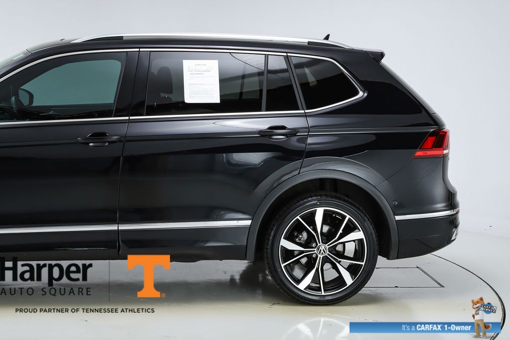 2023 Volkswagen Tiguan SEL R-Line photo 4