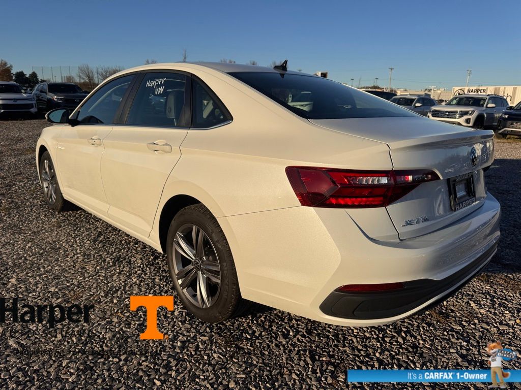 2024 Volkswagen Jetta 1.5T SE photo 3