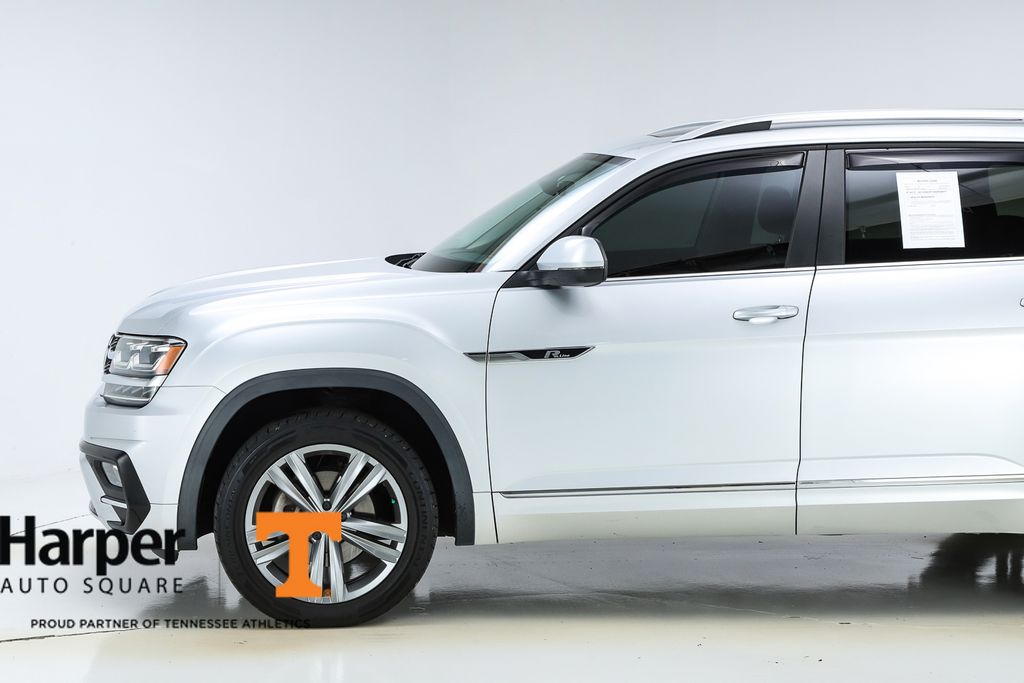 2019 Volkswagen Atlas V6 SE Technology R-Line photo 2