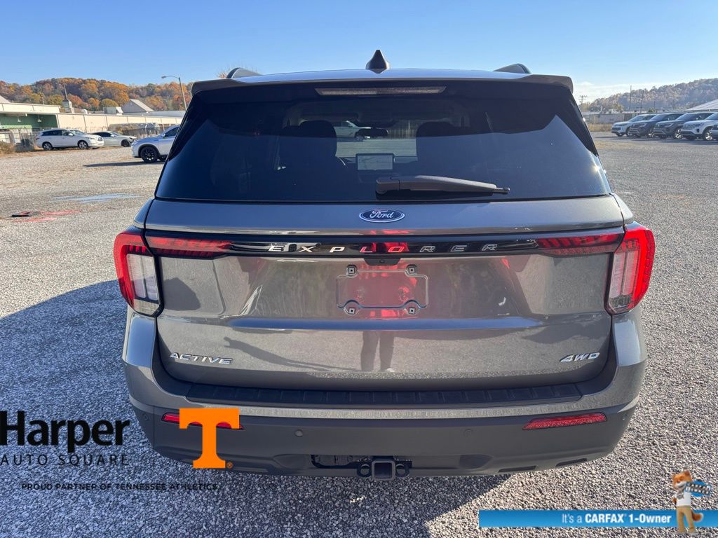 2025 Ford Explorer photo 4
