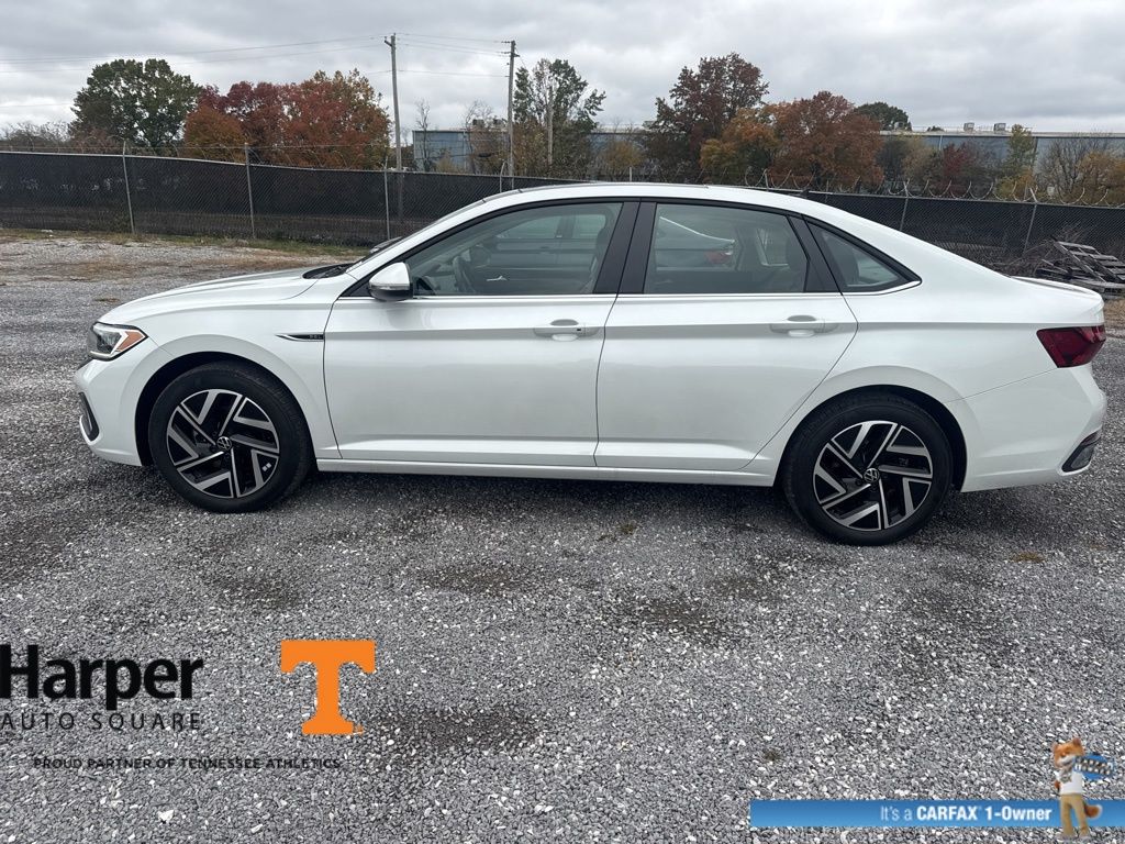 2024 Volkswagen Jetta 1.5T SEL photo 2