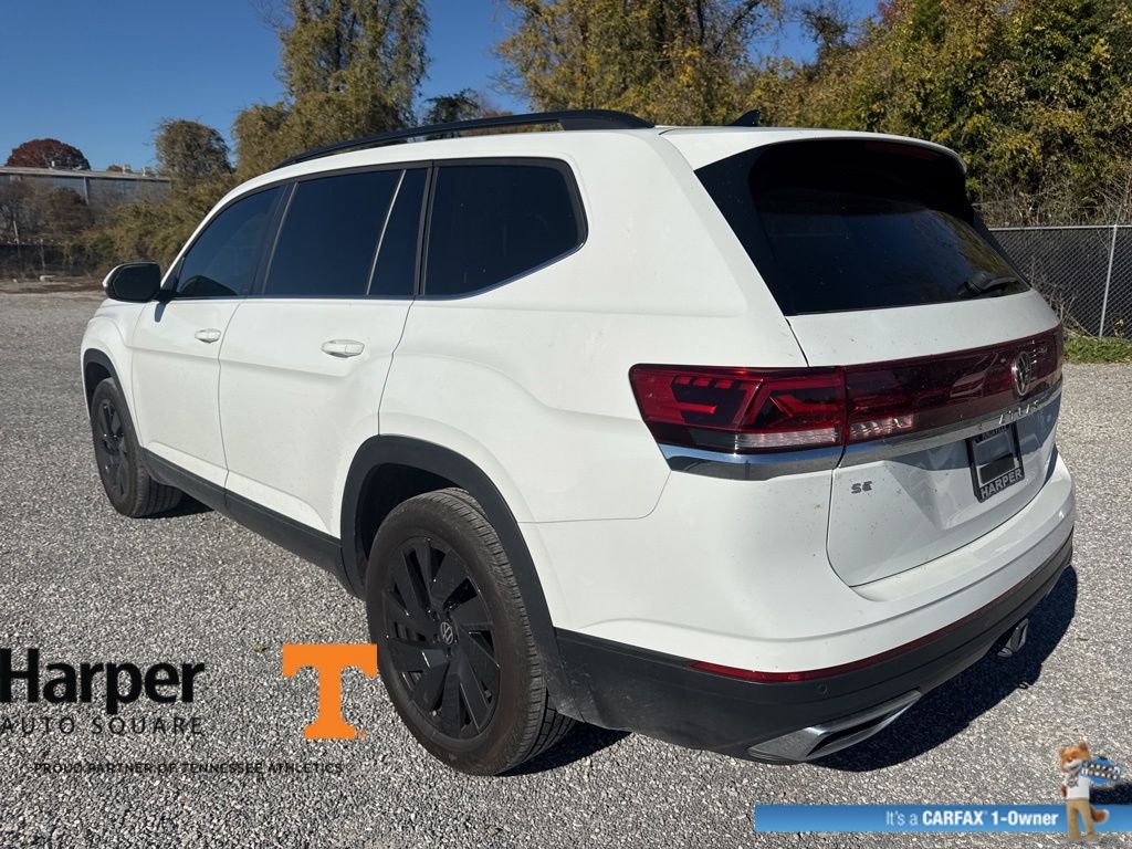 2024 Volkswagen Atlas SE Technology photo 3