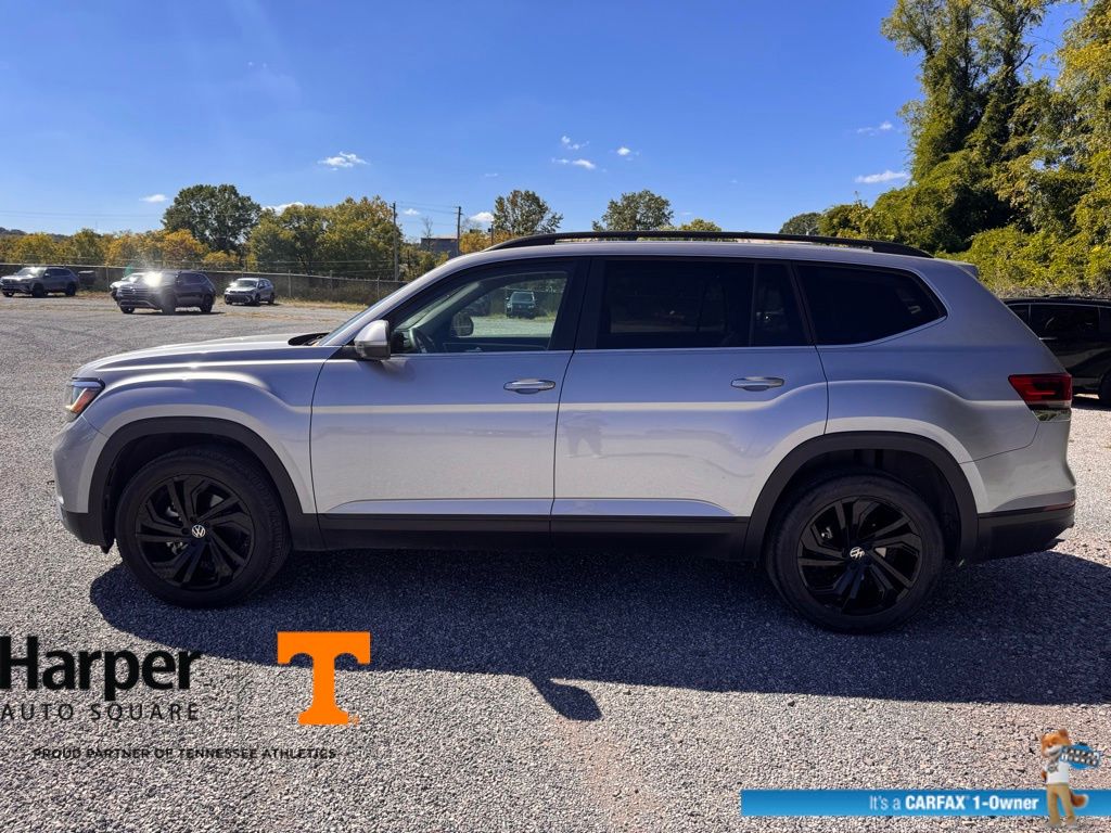2022 Volkswagen Atlas SE Technology photo 2