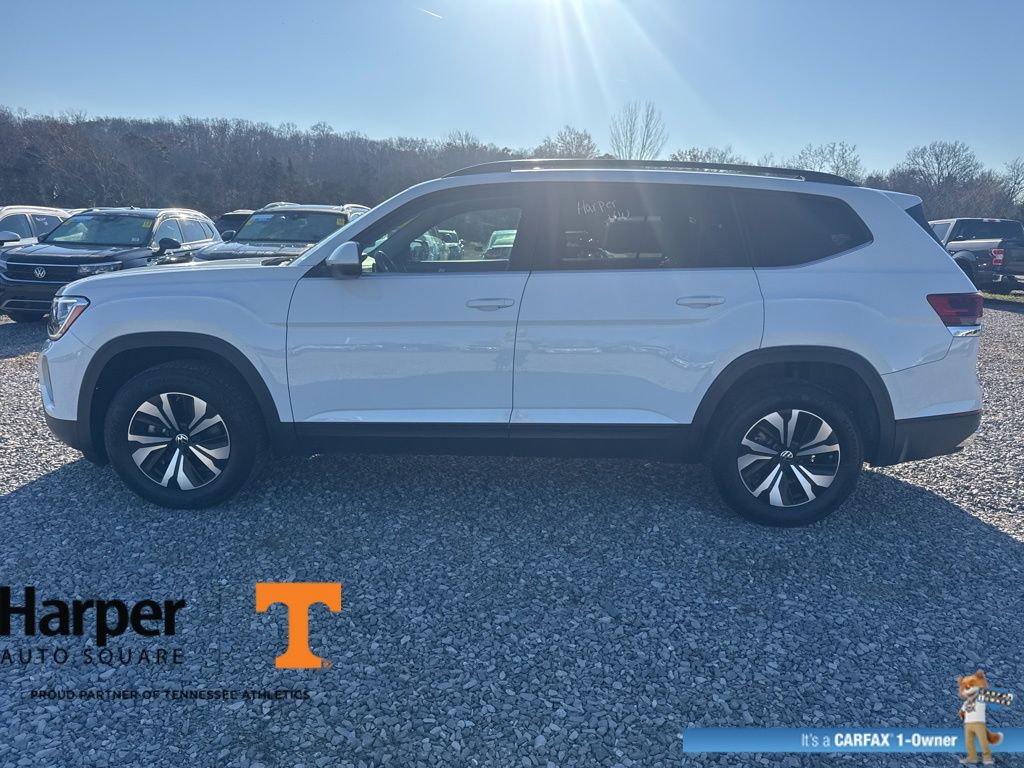 2025 Volkswagen Atlas SE photo 2