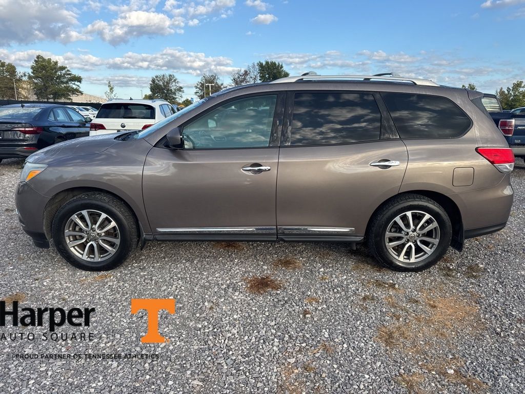 2014 Nissan Pathfinder SL photo 2